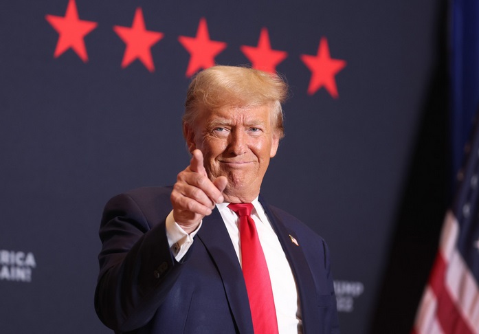 Trump wijst met de vinger naar Biden en Harris: “Ze zetten mijn leven op het spel”